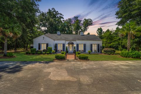 A home in Summerton