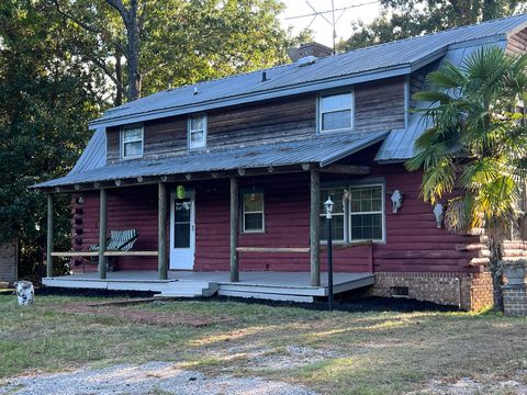 A home in Summerton