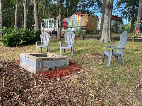 A home in Summerton