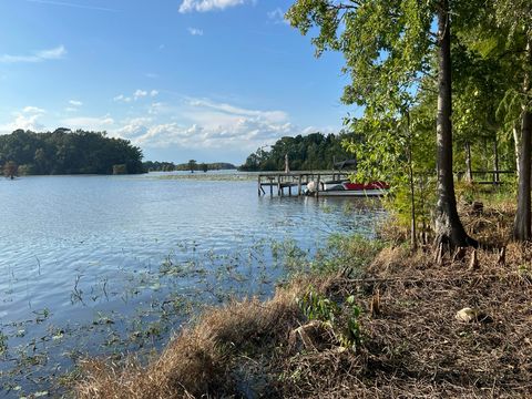 A home in Summerton