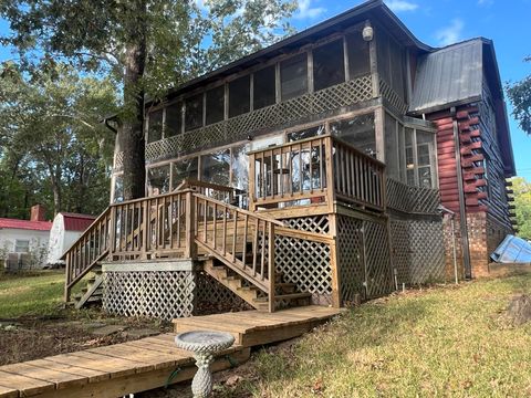 A home in Summerton