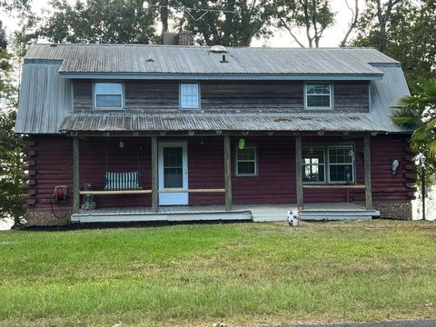 A home in Summerton