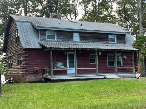 A home in Summerton