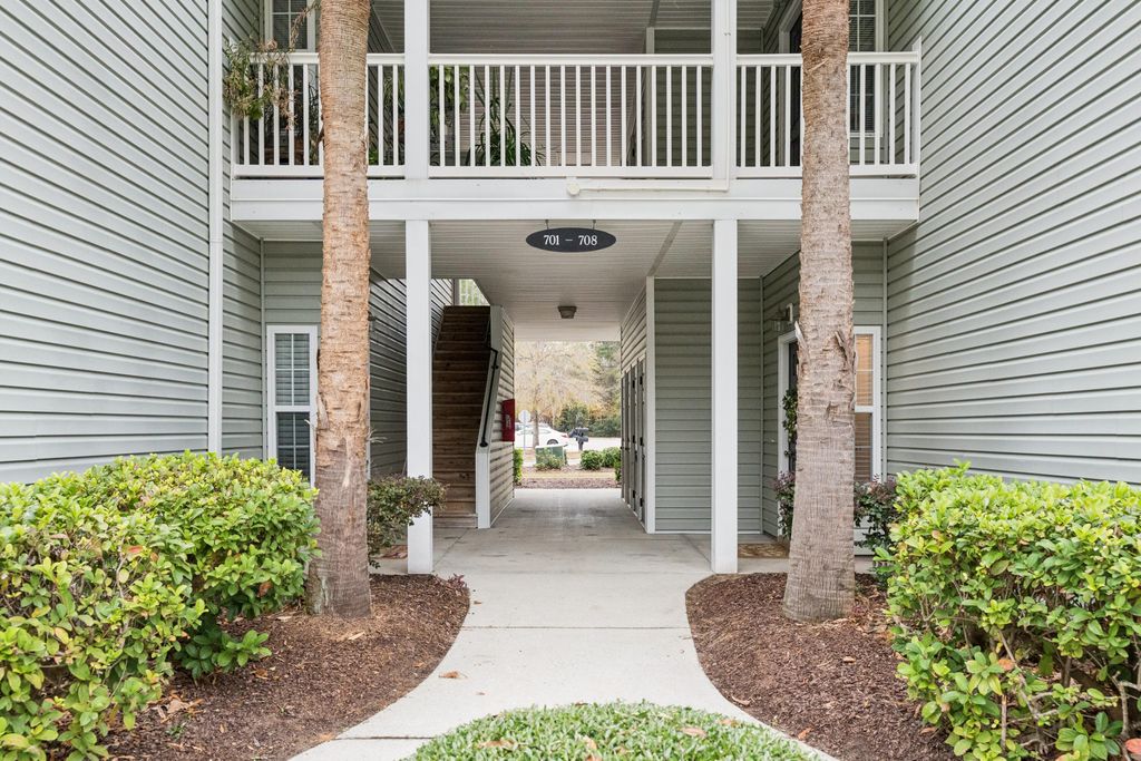 Photo of 702 E Marymont Lane, Charleston, SC 29414 (MLS # 25032076)