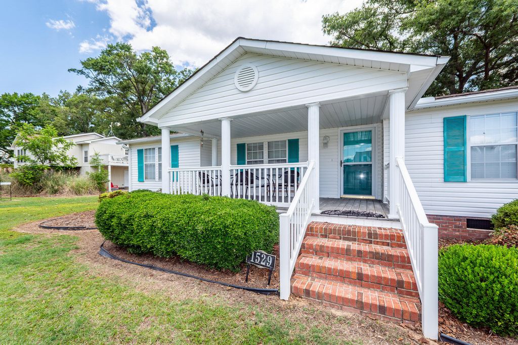 Photo of 1529 Waters Edge Drive, Summerton, SC 29148 (MLS # 26014273)