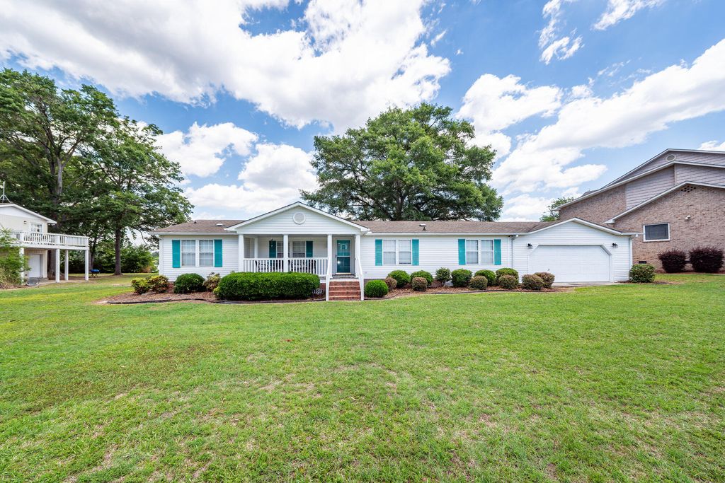 Photo of 1529 Waters Edge Drive, Summerton, SC 29148 (MLS # 26014273)