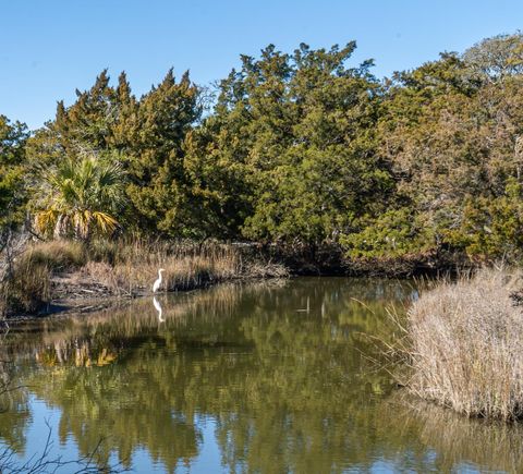 A home in Edisto Island