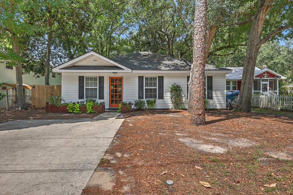 Photo of 1612 Poinsettia Road, Charleston, SC 29407 (MLS # 26020639)