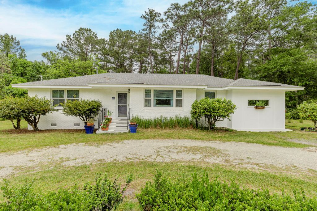 Photo of 315 Golf Road, Summerville, SC 29483 (MLS # 26012227)