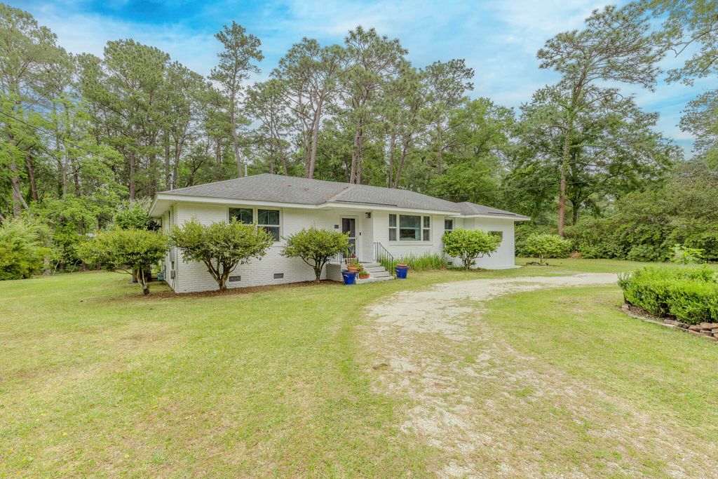 Photo of 315 Golf Road, Summerville, SC 29483 (MLS # 26012227)
