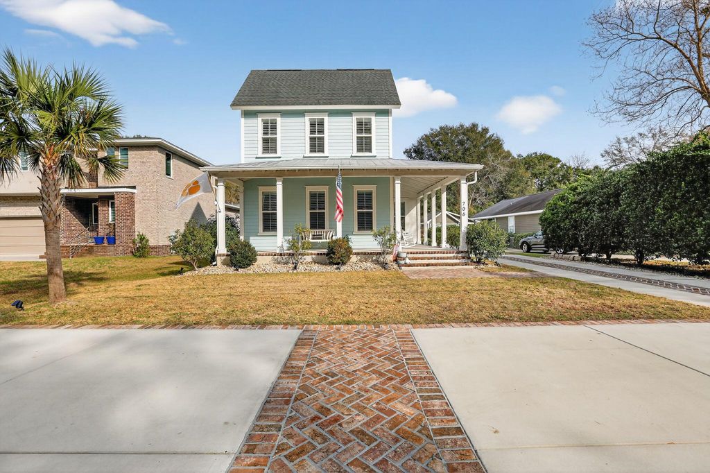 Photo of 706 Kent Street, Mount Pleasant, SC 29464 (MLS # 26001973)