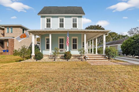 Photo of 706 Kent Street, Mount Pleasant, SC 29464 (MLS # 26001973)