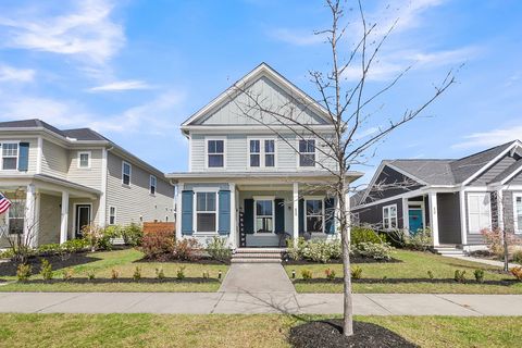 Photo of 608 Blueway Avenue, Summerville, SC 29486 (MLS # 26007725)