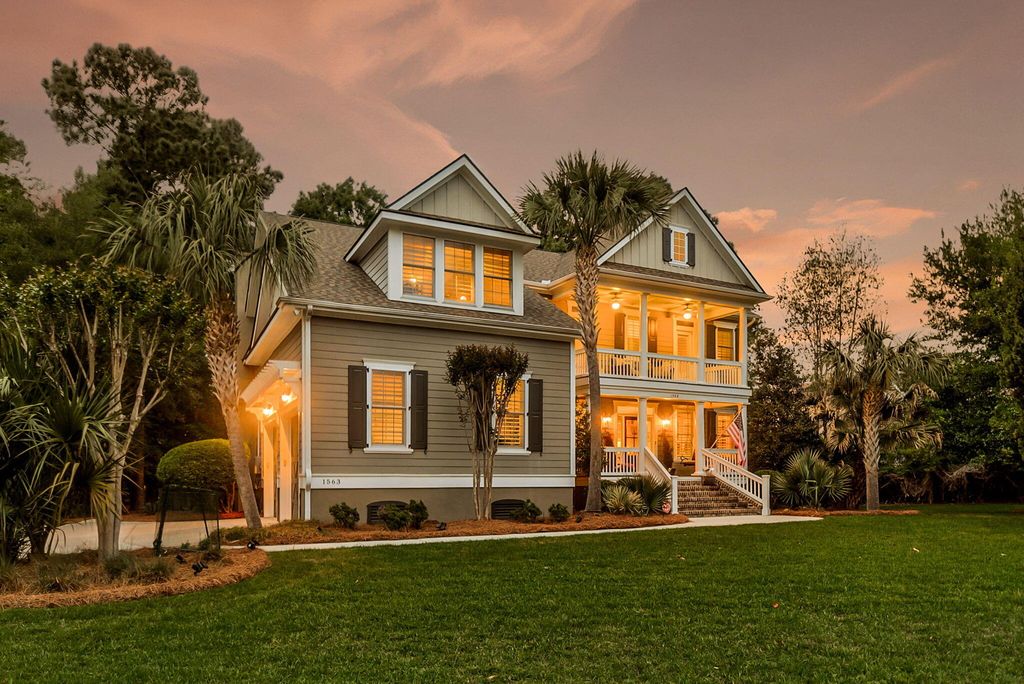 Photo of 1563 Capel Street, Mount Pleasant, SC 29466 (MLS # 26010219)