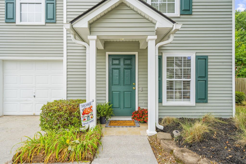 Photo of 5055 Thornton Drive, Summerville, SC 29485 (MLS # 26012677)
