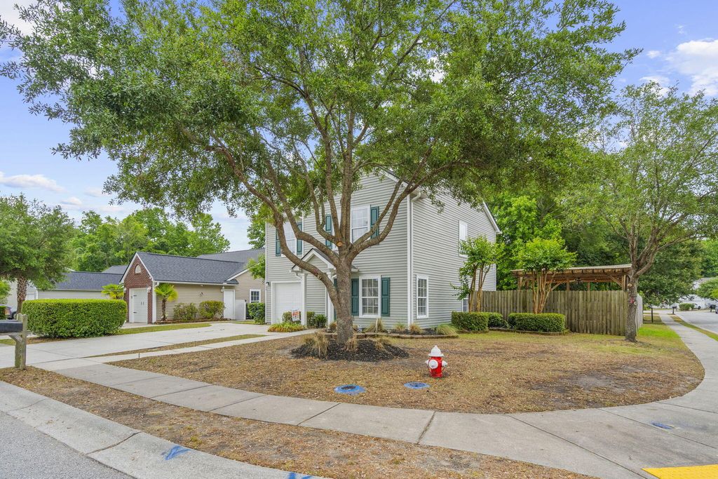 Photo of 5055 Thornton Drive, Summerville, SC 29485 (MLS # 26012677)