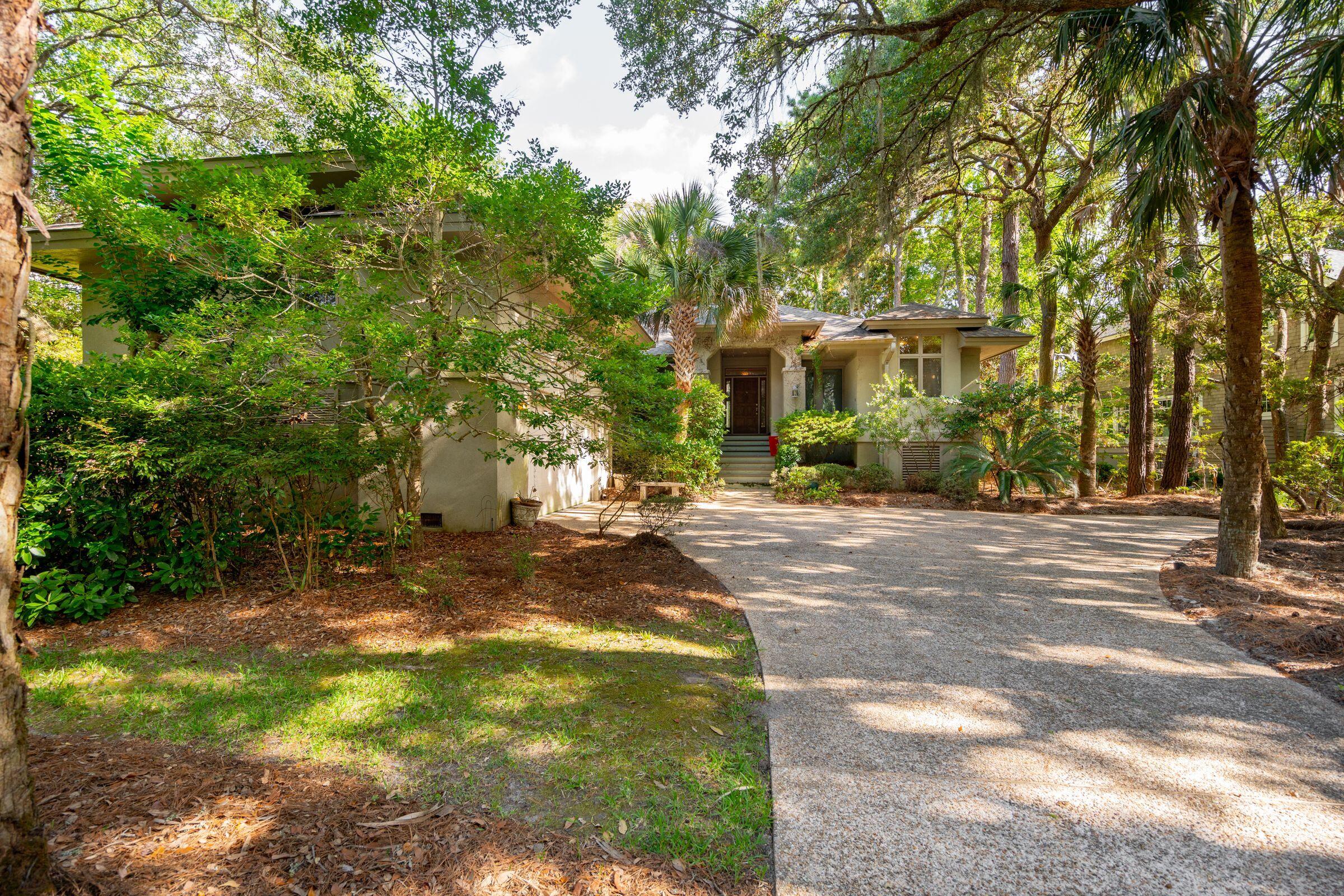 251 Glen Abbey