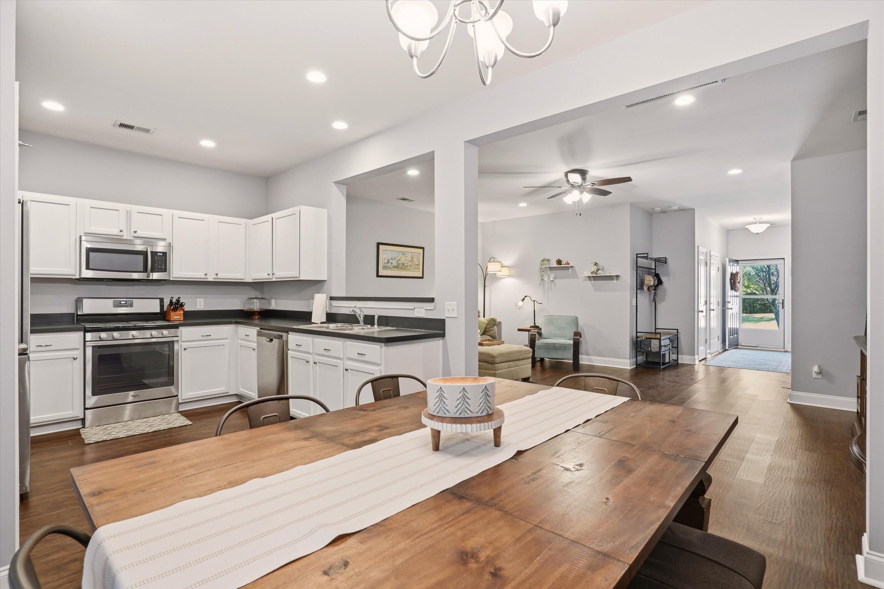 1712 Restoration Court