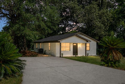 Photo of 2052 Vestry Drive, Charleston, SC 29414 (MLS # 26021063)