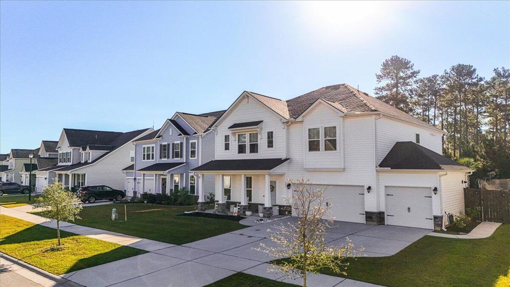 Photo of 131 Wappoo Trace Lane, Summerville, SC 29486 (MLS # 26009203)