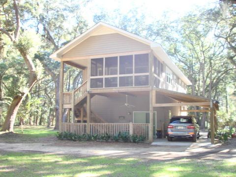 A home in Edisto Island