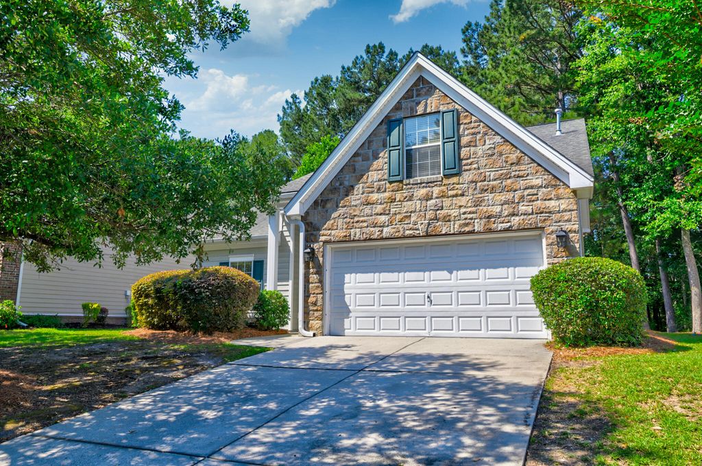 Photo of 4921 Franconia Drive, Summerville, SC 29485 (MLS # 26014276)