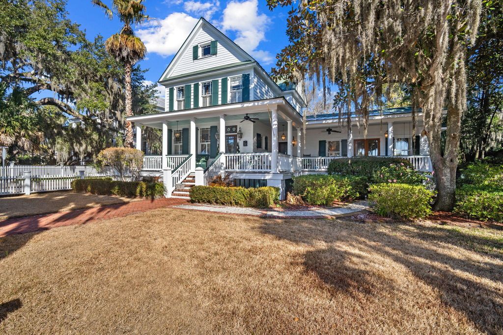 Photo of 1307 Bay Street, Beaufort, SC 29902 (MLS # 26009675)