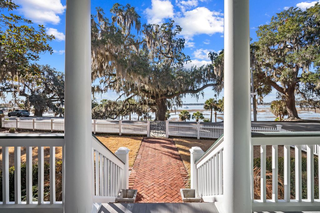 Photo of 1307 Bay Street, Beaufort, SC 29902 (MLS # 26009675)