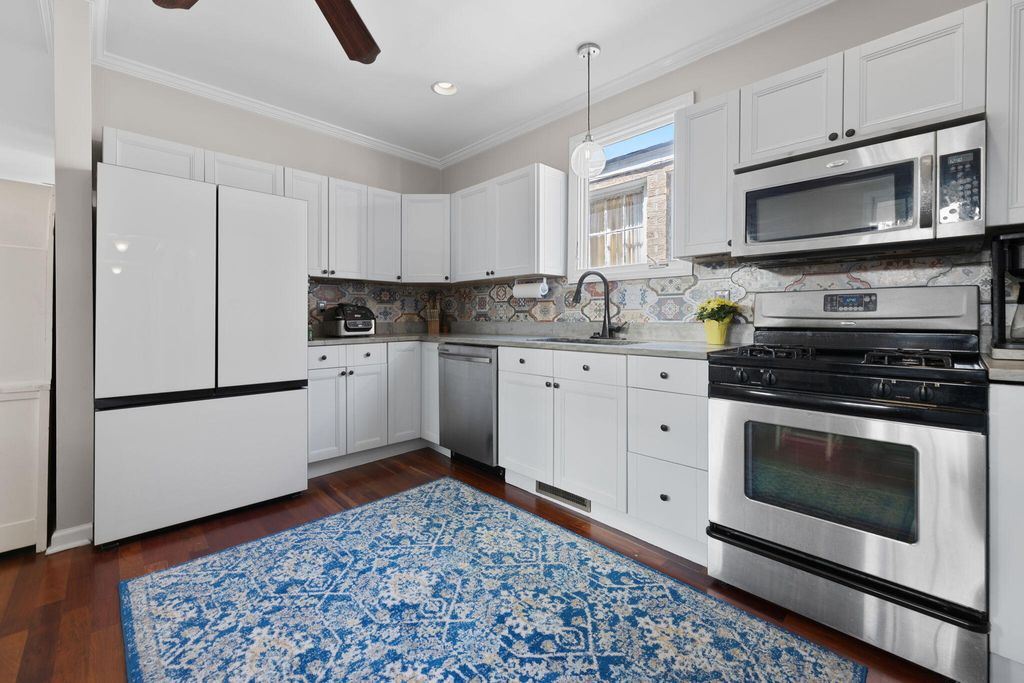 Photo of 10 Dewey Street, Charleston, SC 29403 (MLS # 25027938)