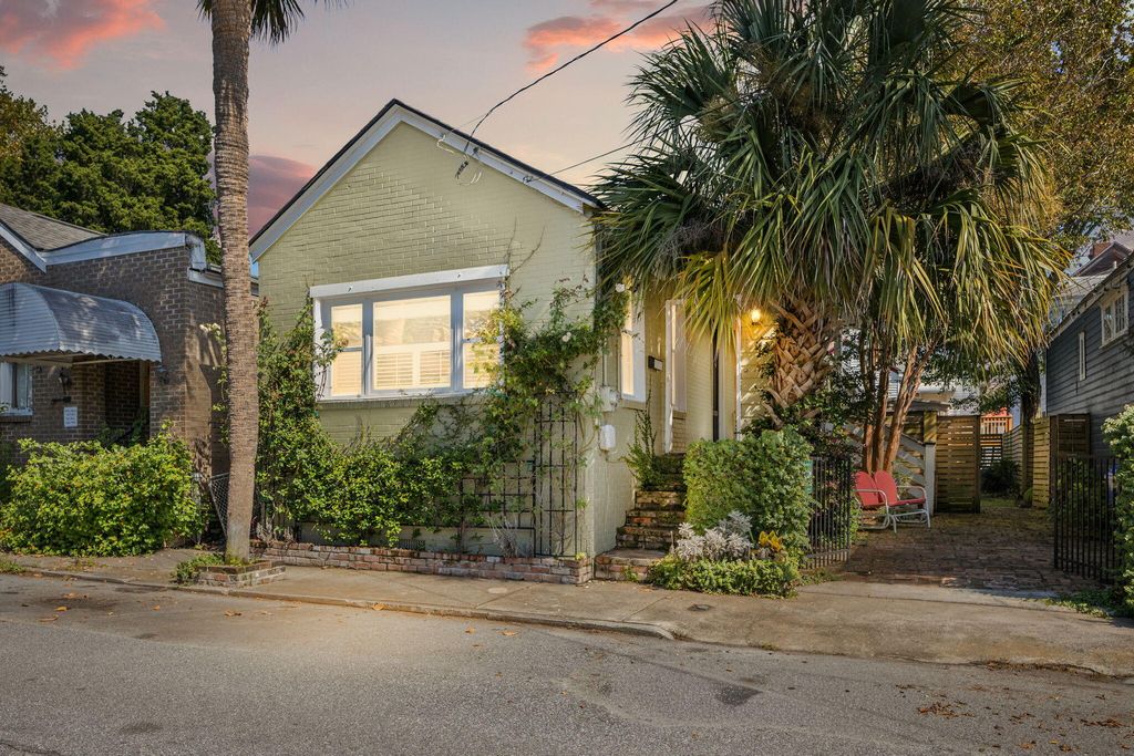 Photo of 10 Dewey Street, Charleston, SC 29403 (MLS # 25027938)