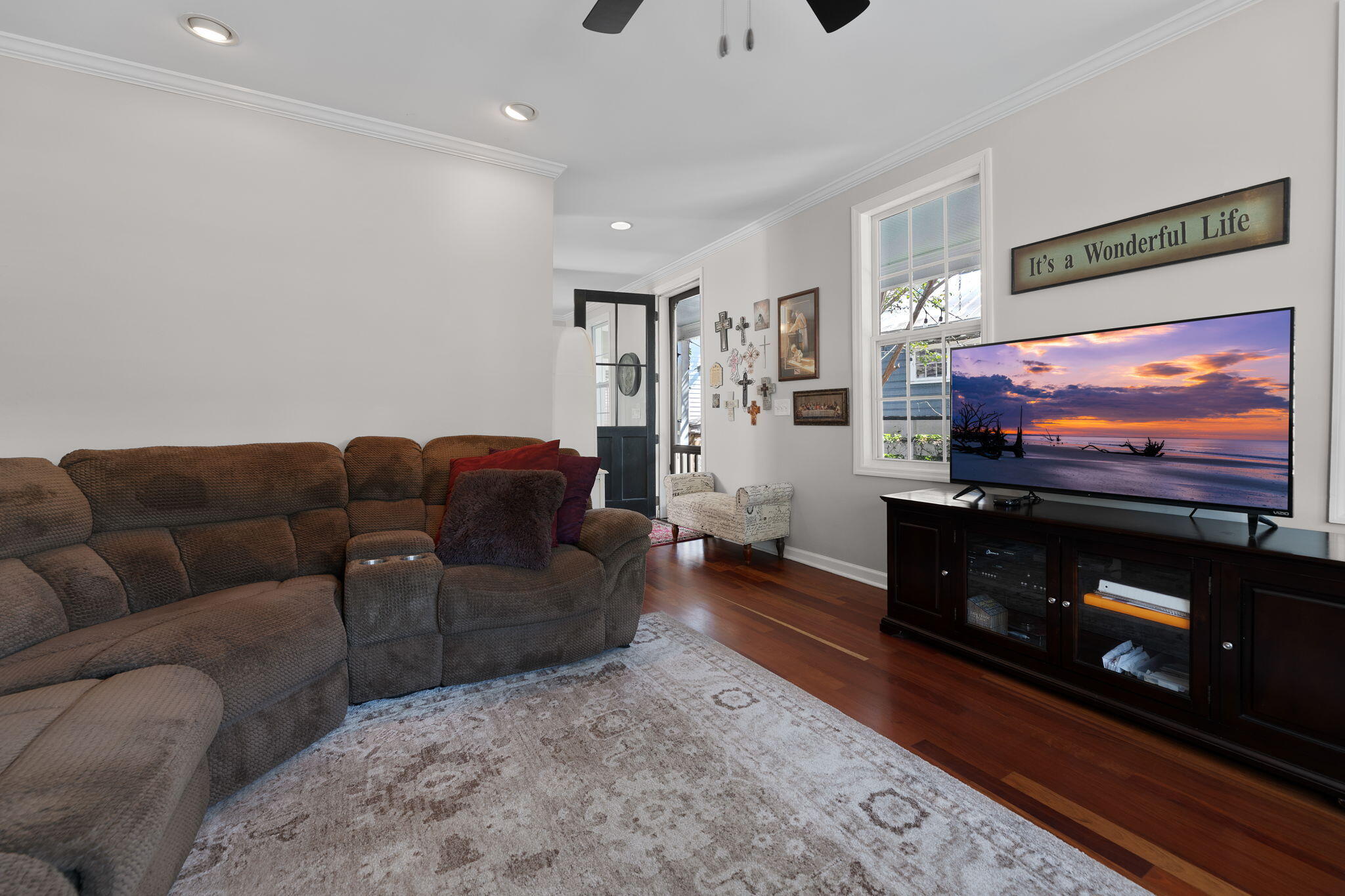 10 Dewey Street