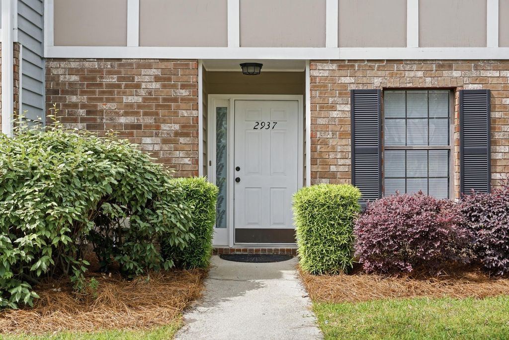 Photo of 2937 Oxford Place, Charleston, SC 29414 (MLS # 26011761)