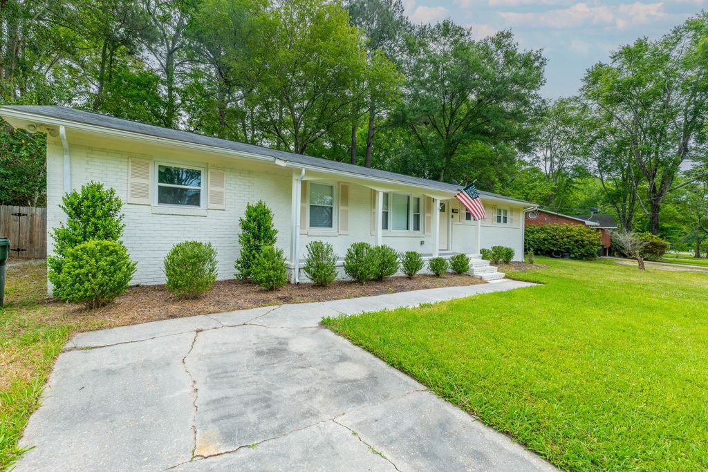 Photo of 308 Forest Circle, Summerville, SC 29483 (MLS # 26007755)