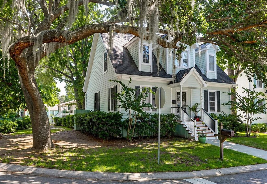 Photo of 1421 N Point Ln, Mount Pleasant, SC 29464 (MLS # 26012559)