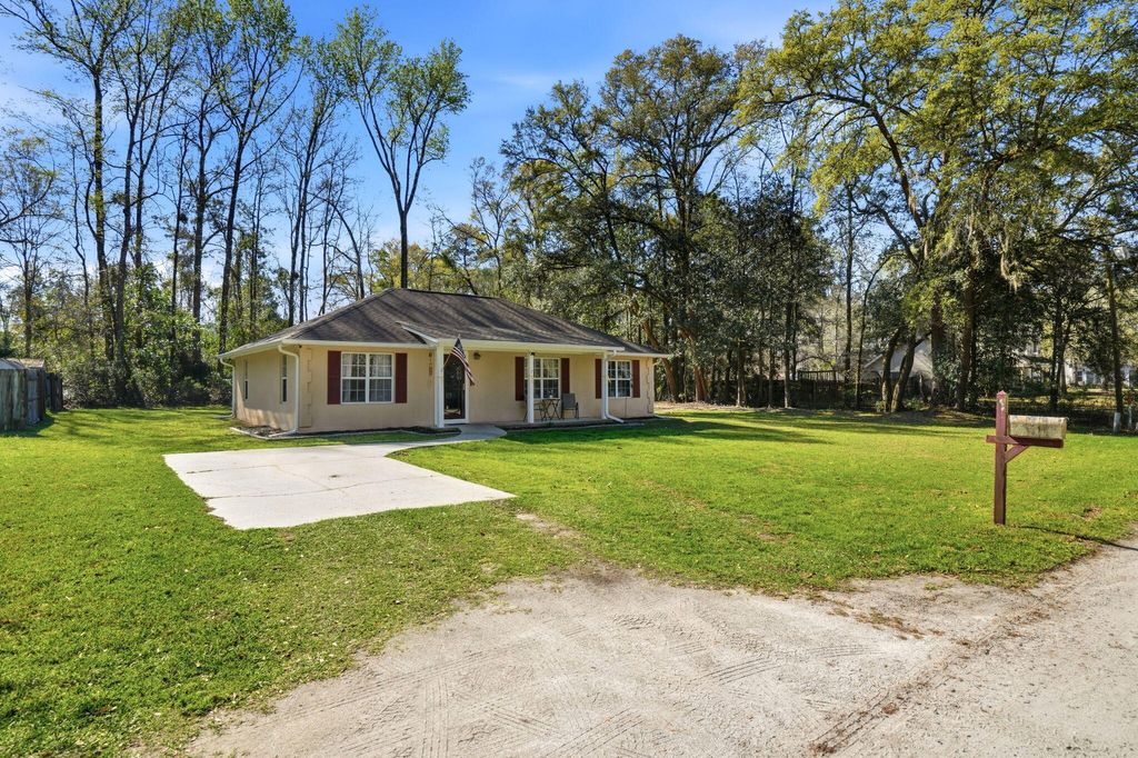 Photo of 7 Center Point Drive, Yemassee, SC 29945 (MLS # 26007582)