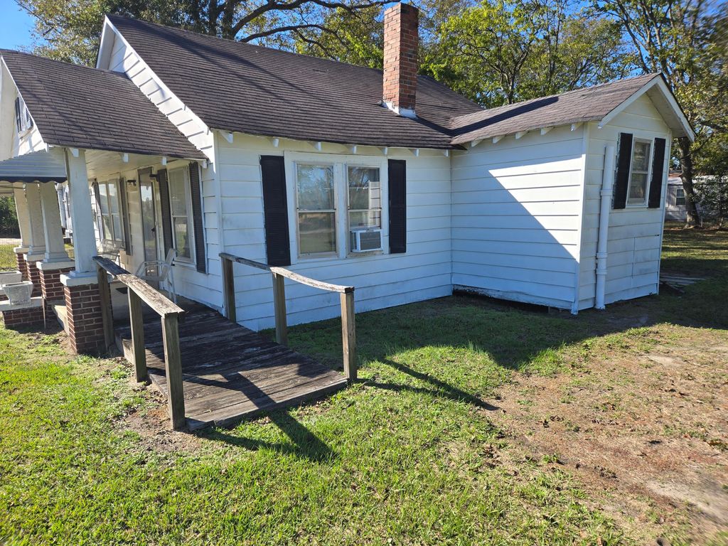 Photo of 377 Sprinkle Avenue, Orangeburg, SC 29115 (MLS # 26012250)