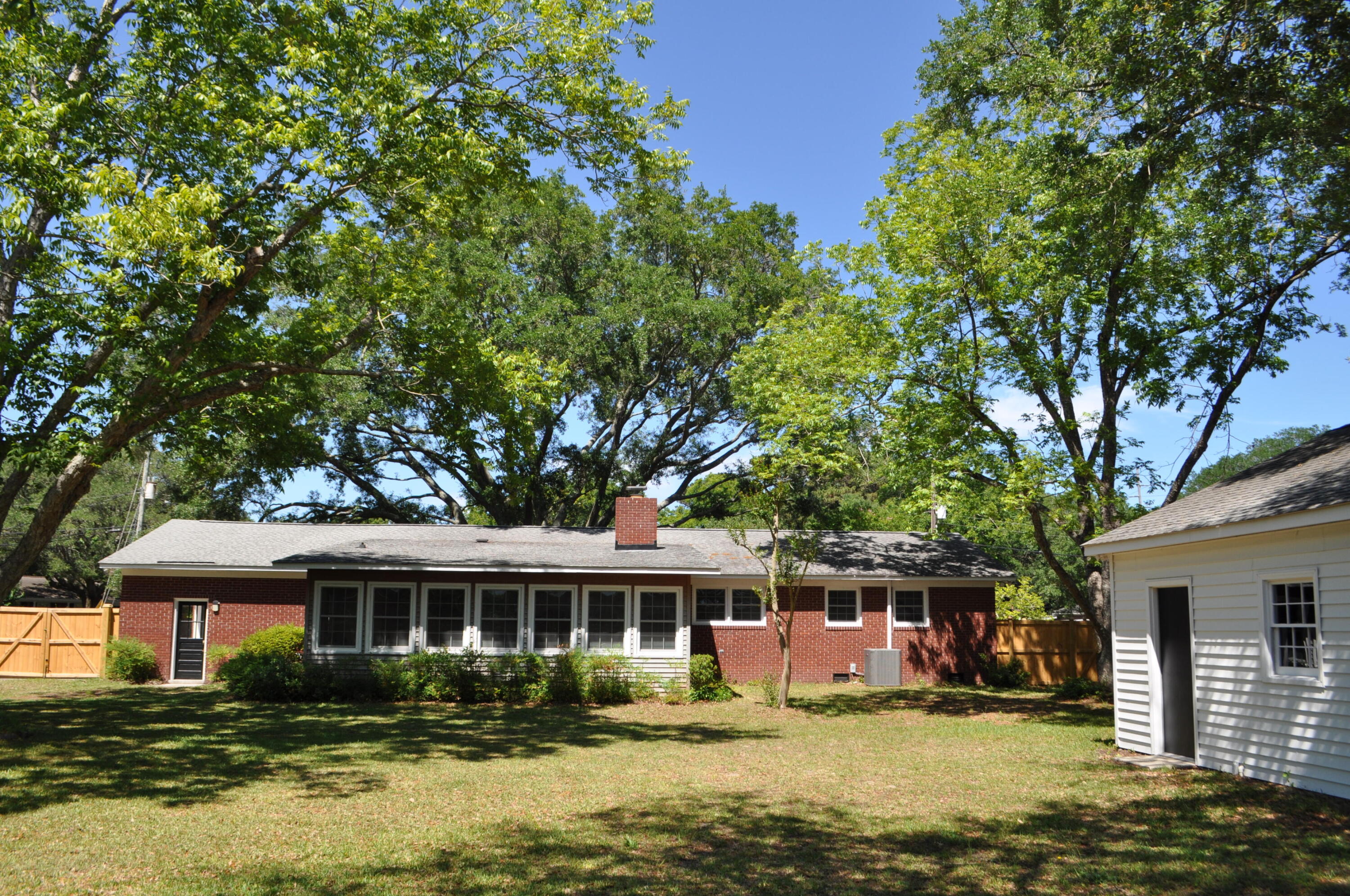 1335 Old Colony Road