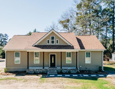 A home in Holly Hill