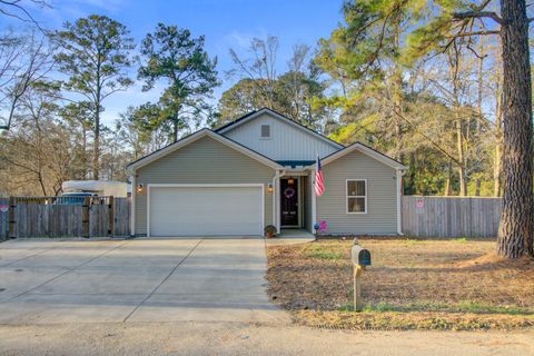 Photo of 119 Bell Drive, Summerville, SC 29485 (MLS # 26001485)