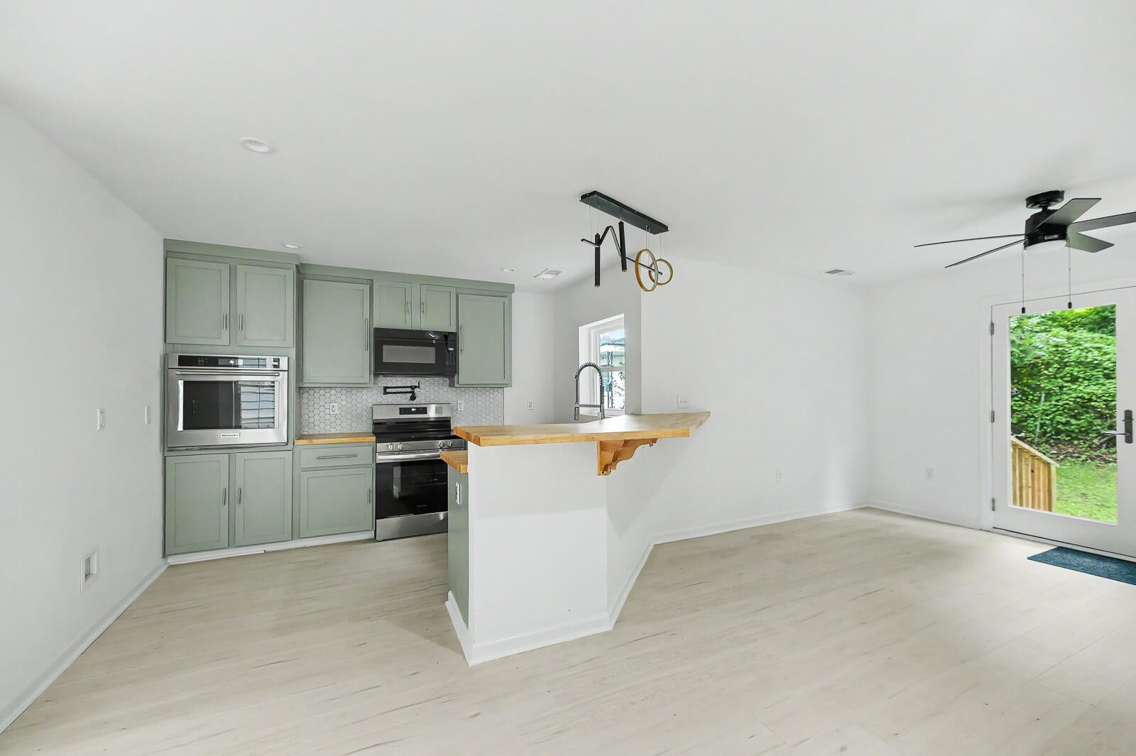 2709 Henry Street