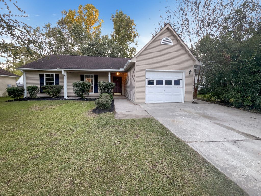Photo of 105 Nottingham Court, Summerville, SC 29485 (MLS # 25028493)