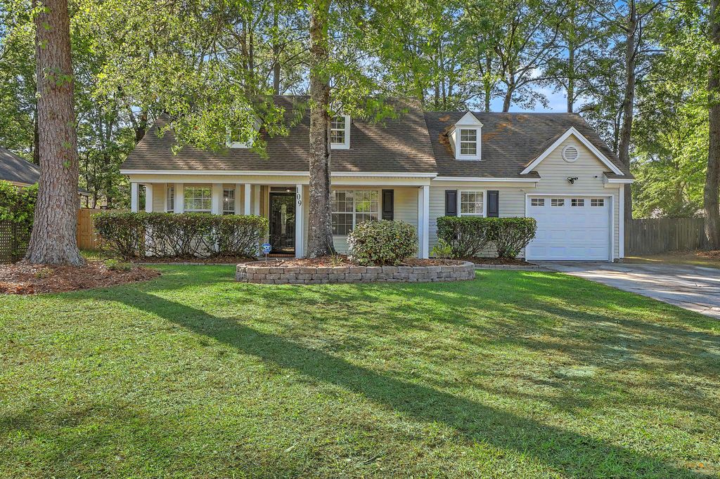 Photo of 109 Mapperton Court, Summerville, SC 29485 (MLS # 26010927)