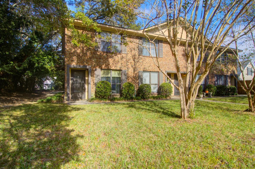 Photo of 10 Bass Lane #D, Charleston, SC 29412 (MLS # 25027090)