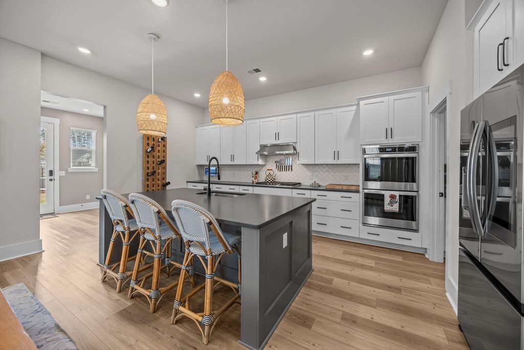 Photo of 643 Blueway Avenue, Summerville, SC 29486 (MLS # 26005349)