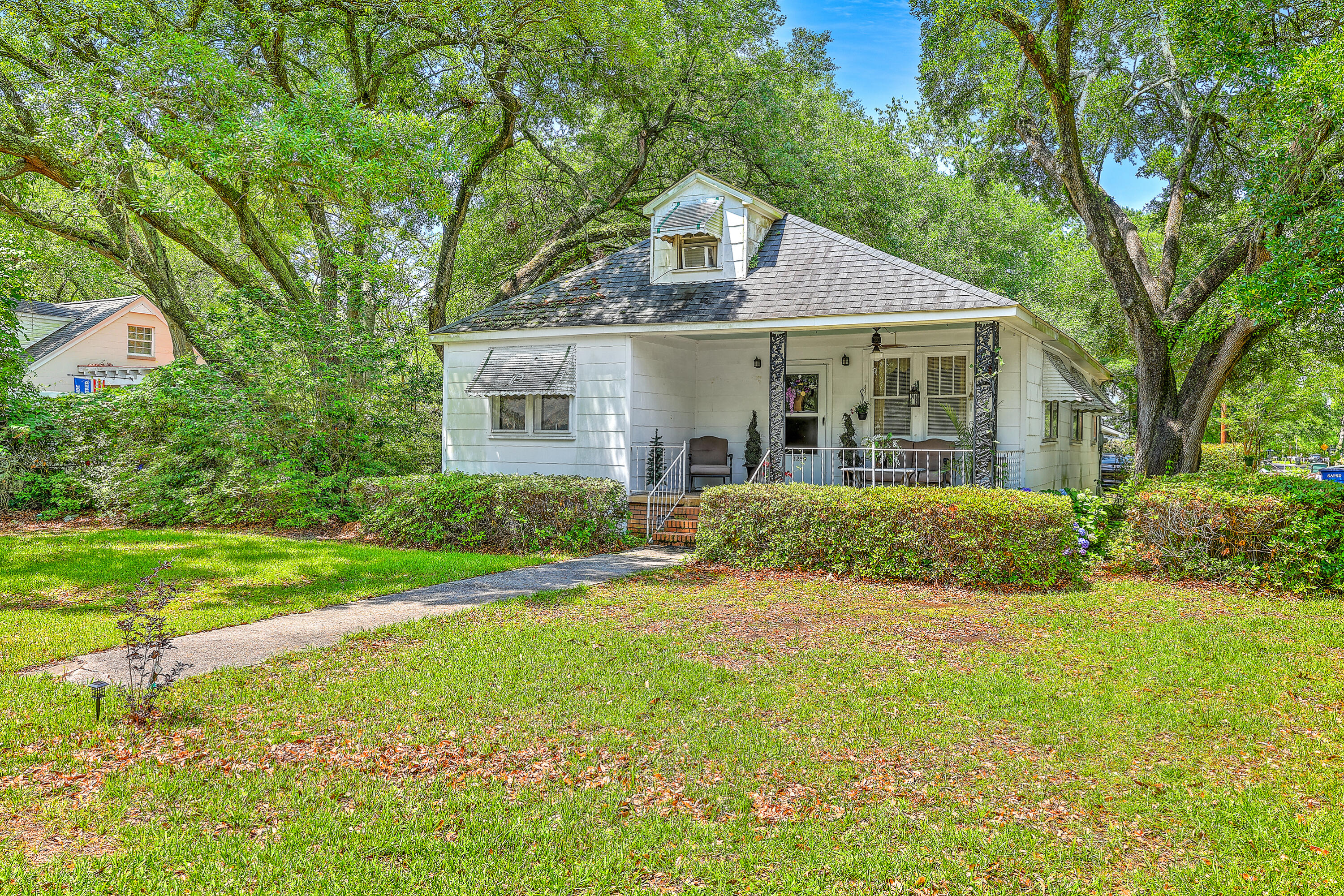 1259 Wisteria Road