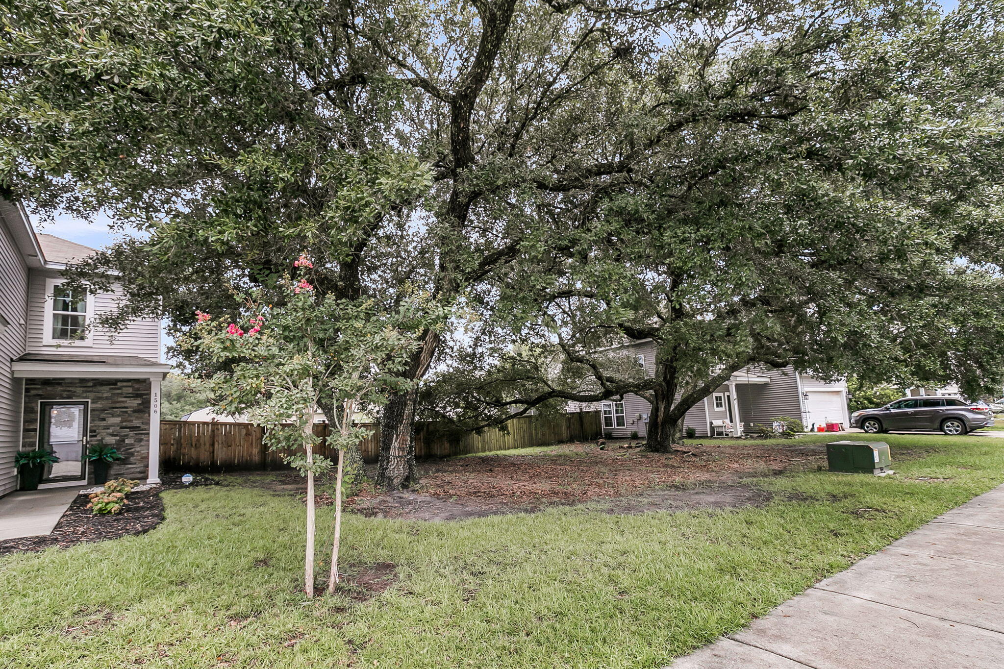 1506 Chastain Road