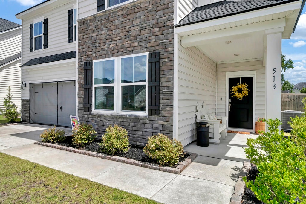 Photo of 513 Yellow Leaf Lane, Summerville, SC 29486 (MLS # 26020945)