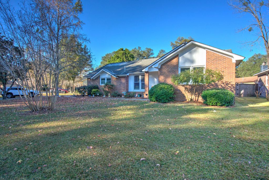 Photo of 111 Sandtrap Road, Summerville, SC 29483 (MLS # 25031416)