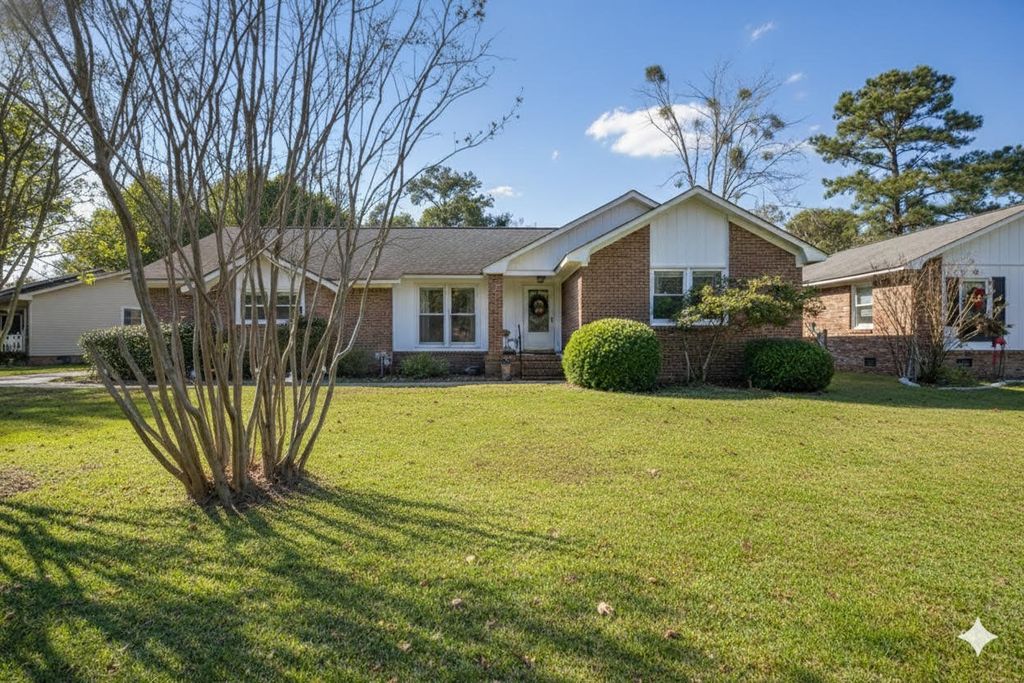 Photo of 111 Sandtrap Road, Summerville, SC 29483 (MLS # 25031416)
