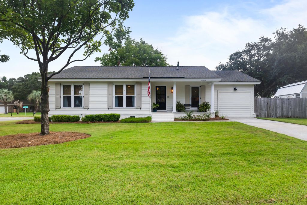Photo of 1107 Port Harbor Court, Mount Pleasant, SC 29464 (MLS # 26001082)